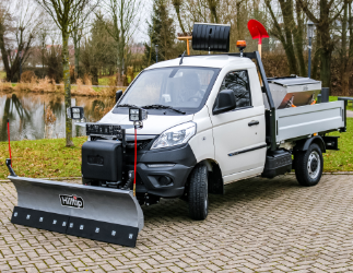 SchneeGrün bei der Arbeit: Winterdienst und Schneeräumdienst / Schneeräumung Fuhrpark