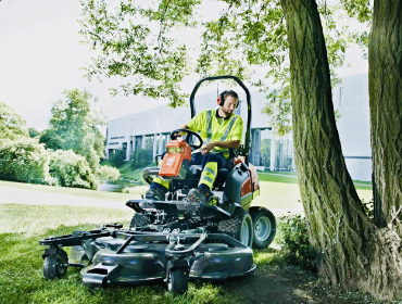 Herzlich Willkommen bei SchneeGrün – Ihrem Dienstleister für Grünpflege und Gartenservice